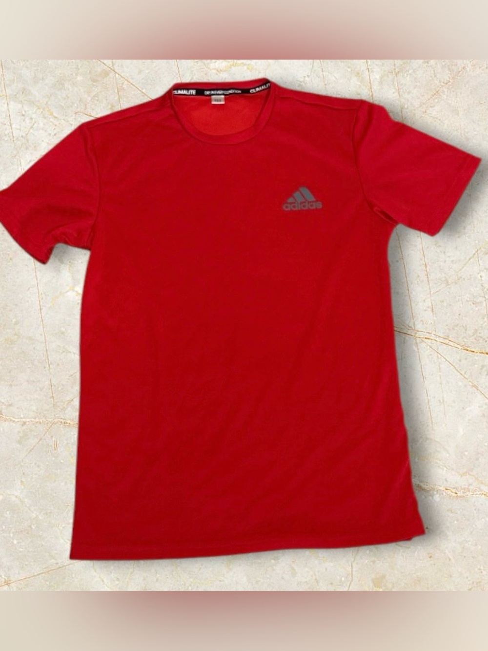 Adidas Climalite Red Athletic
Performance T-Shirt Youth XL
18/20 Short Sleeve